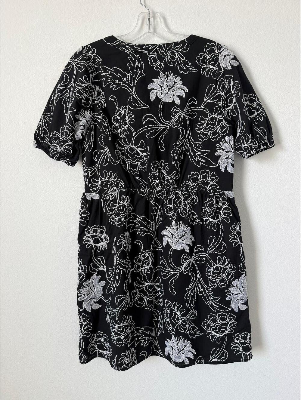 LOFT White Embroidered Floral Short Sleeve Button Front V-Neck Mini Dress Size S - Picture 2 of 8